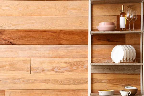 Modern Shelving Unit Dishware Wooden Wall Kitchen Closeup — Stock Photo, Image