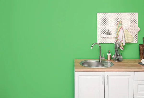 Wooden Counter Silver Sink Pegboard Kitchen Utensils Green Wall — ストック写真