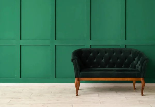 New Sofa Green Wall — Stock Photo, Image
