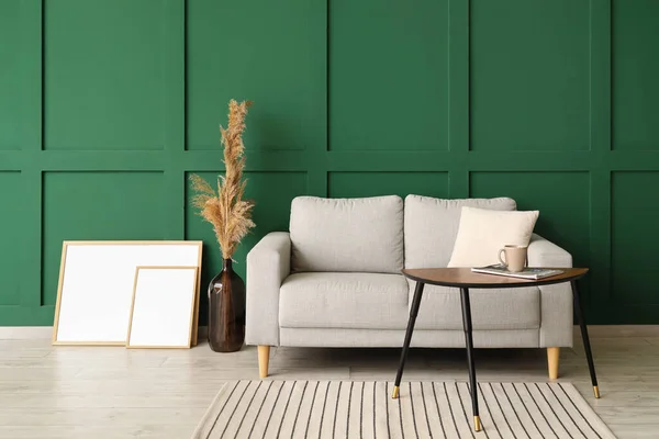 New Sofa Blank Posters Green Wall — Stock Photo, Image