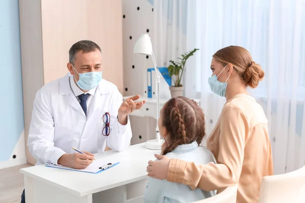 Mother Ill Little Daughter Visiting Doctor Clinic — Stock Photo, Image