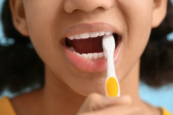 African American Teenage Girl Brushing Teeth Blue Background Closeup — Stock Photo, Image