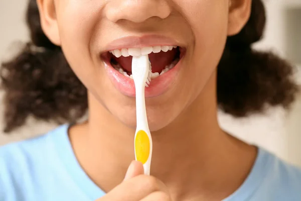 African American Teenage Girl Brushing Teeth Bathroom Closeup — Stock Photo, Image