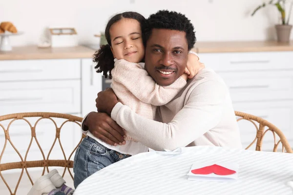 Happy African American Man His Little Daughter Hugging Kitchen — Stock Photo, Image