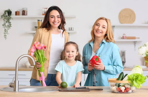 Happy Young Woman Her Little Daughter Mother Kitchen Home International — Stock Photo, Image
