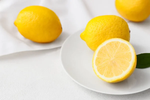 Plate Fresh Lemons Light Table — Stock Photo, Image
