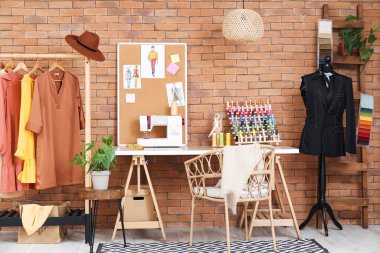 Terzinin işyerine sahip atölyenin içi