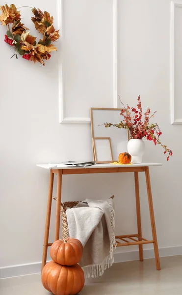 Blank Frames Table Fresh Pumpkins White Wall — Stock Photo, Image