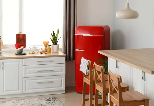Stylish Dining Table Counter New Refrigerator Kitchen — Stock Photo, Image