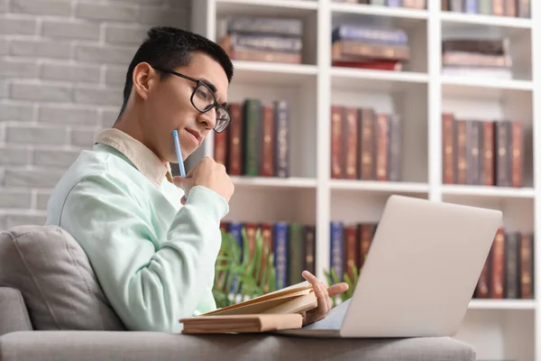 Male Asian Student Notebook Laptop Library — Stock Photo, Image