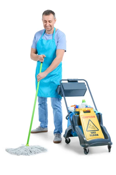 Trabalhador Maduro Serviço Limpeza Com Carrinho Suprimentos Fundo Branco — Fotografia de Stock