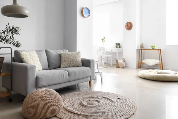 Comfortable Sofa White Wall Stylish Room — Stock Photo, Image