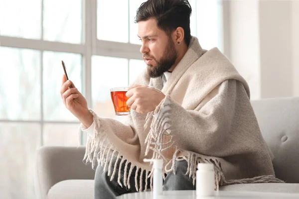 Ill Man Sore Throat Drinking Hot Tea While Video Chatting — Stock Photo, Image