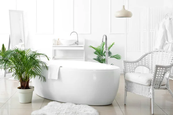 Interior Stylish Bathroom Modern Bathtub Houseplants White Wall — ストック写真