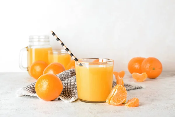 Glasses Delicious Tangerine Juice Fresh Fruits Light Background — Stock Photo, Image