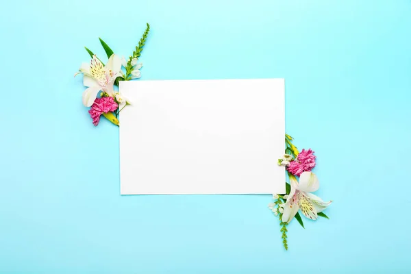 Composition Blank Card Beautiful Flowers Blue Background — ストック写真