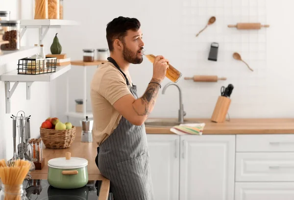 Young Bearded Man Drinking Beer Kitchen — Stock Photo, Image