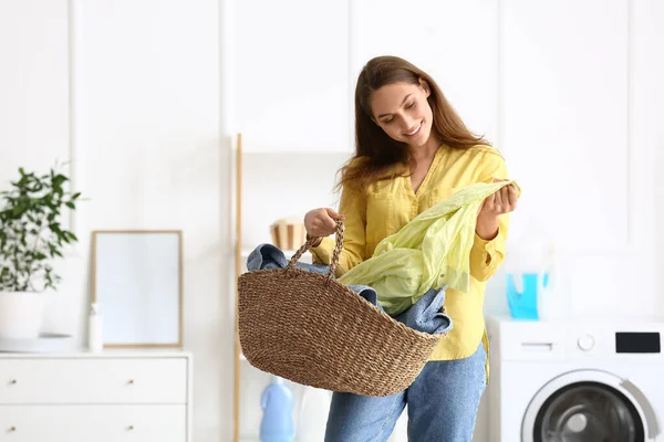 Beautiful Housewife Holding Wicker Basket Laundry Home — Stock Photo, Image