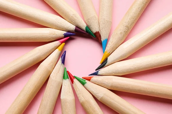 Cadre Composé Crayons Colorés Sur Fond Rose — Photo
