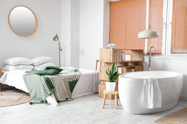 Interior Kamar Tidur Modern Dengan Bak Mandi — Stok Foto