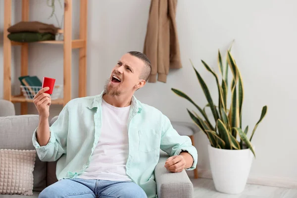 Man Holding Wireless Portable Speaker Singing Sofa — Stock Photo, Image