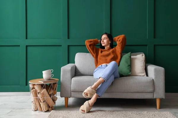 Beautiful Young Woman Resting Couch Home — Stock Photo, Image