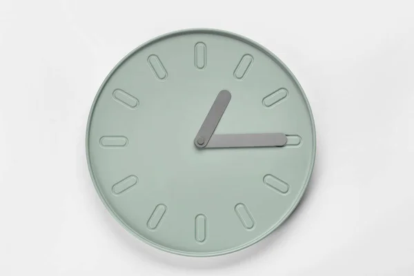 Nouvelle Horloge Moderne Sur Fond Blanc — Photo