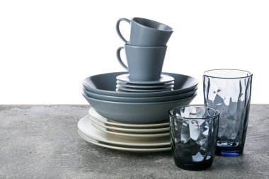 Temiz sofra takımı beyaz üzerine izole edildi