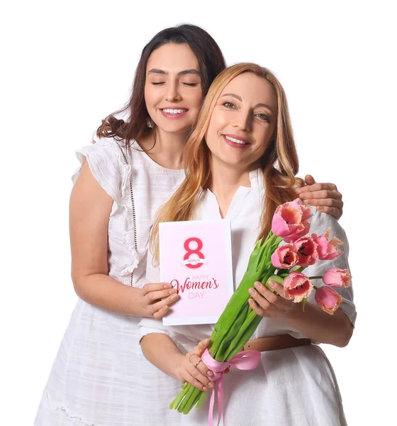 若い女性と彼女の母親と花と挨拶カード国際女性デーのための白い背景 — ストック写真