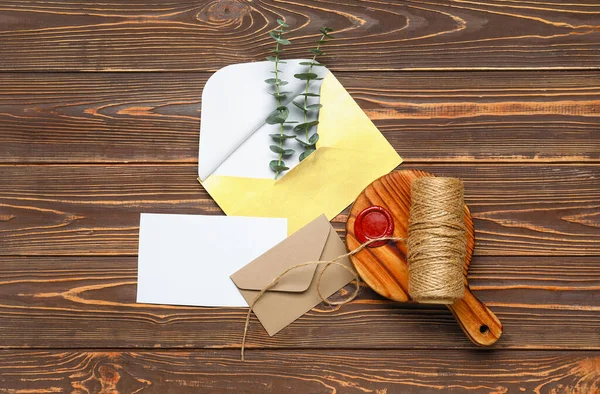 Envelopes Card Eucalyptus Branches Board Rope Wooden Background — Stock Photo, Image