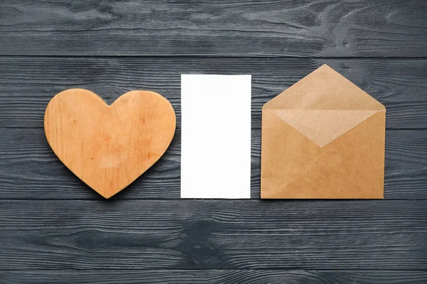Envelope Blank Card Heart Dark Wooden Background — Stock Photo, Image