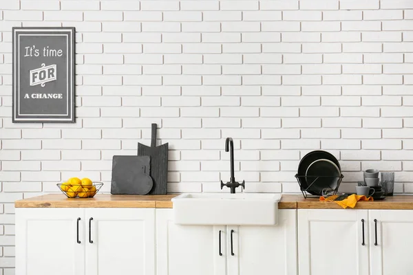 Counters Sink Black Dinnerware Chopping Boards Lemons White Brick Wall — ストック写真