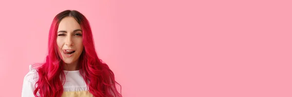 Beautiful Woman Bright Hair Pink Background Space Text — Stock Photo, Image