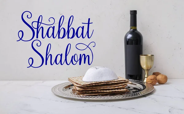 Prato Com Matza Kippah Vinho Mesa Shabbat Shalom — Fotografia de Stock