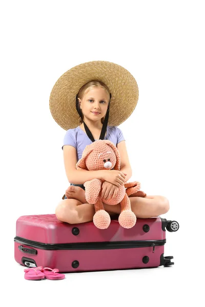Schattig Klein Meisje Met Koffer Konijntje Speelgoed Witte Achtergrond — Stockfoto