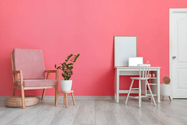 Stylish Pink Armchair Houseplant Table Computer Color Wall Interior Room — Stock Photo, Image