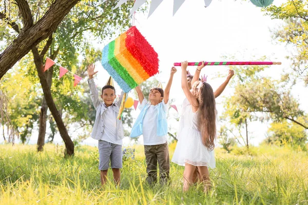 Słodkie Dzieci Pinata Urodziny — Zdjęcie stockowe