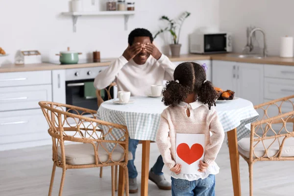 Little African American Girl Greeting Her Dad Father Day Kitchen — Stock Photo, Image
