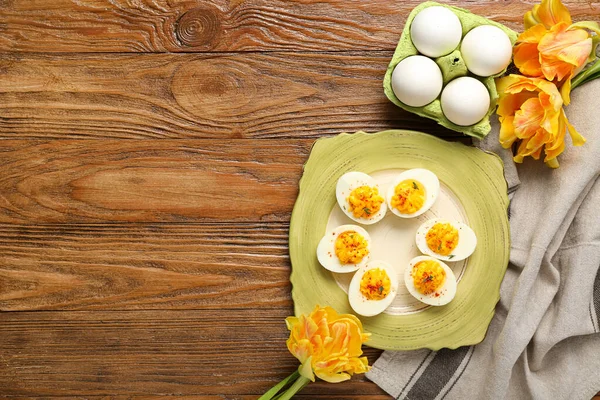 Plate Holder Eggs Flowers Napkin Wooden Background Easter Celebration — Stock Photo, Image