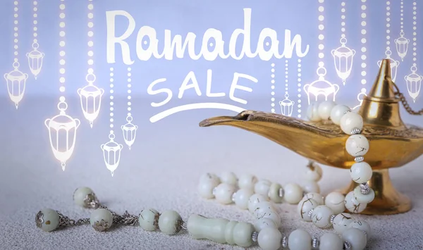 Мусульманская Лампа Молитвенные Бусины Текст Рамадан Продажа Светлом Фоне — стоковое фото