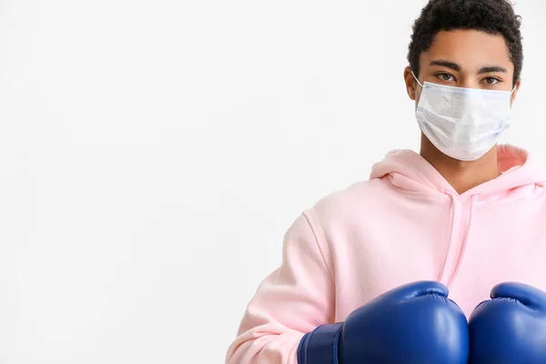 Jonge Afro Amerikaanse Man Met Medisch Masker Met Bokshandschoenen Witte — Stockfoto