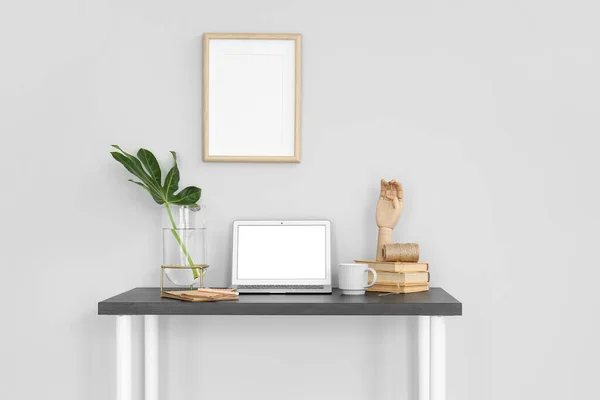 Laptop Plant Leaf Vase Wooden Hand Cup Table White Wall — Stock Photo, Image