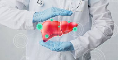 Karaciğeri çekilen kadın doktor, yakın plan. Hepatit konsepti
