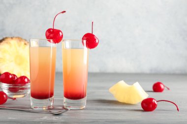 Lezzetli Ananas Tepetaklak Pasta Atışları