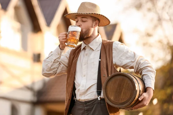 Mann Mit Bier Feiert Oktoberfest Freien — Stockfoto