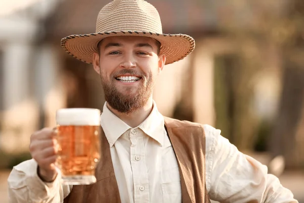 Homem Com Cerveja Celebrando Octoberfest Livre — Fotografia de Stock