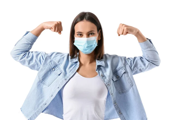 Sterke Jonge Vrouw Met Medisch Masker Witte Achtergrond Immuniteitsconcept — Stockfoto