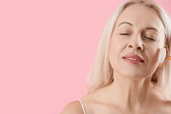 Mature Blonde Woman Facial Massage Tool Pink Background Closeup — Stock Photo, Image