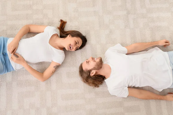 Young Couple Lying Soft Carpet Home — Stock Photo, Image