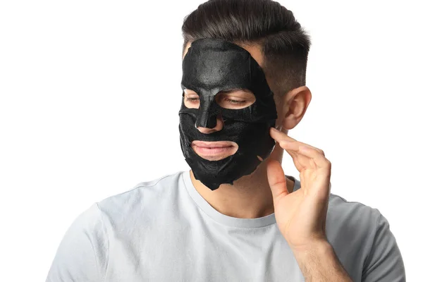 Hombre Guapo Con Máscara Facial Negra Sobre Fondo Blanco — Foto de Stock